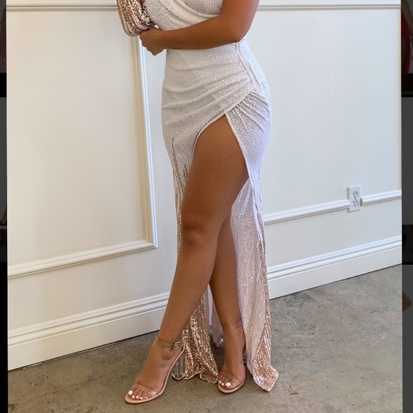 IVE GAINED MORE WEIGHT THEN I THOUGHT AND COULD NOT FIT IT. White/rose gold seq. - Picture 7 of 12